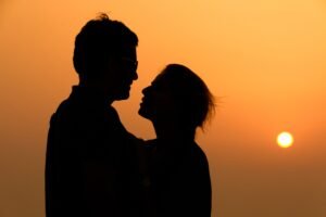 Meeting People via The Internet - Advantages and Disadvantages
